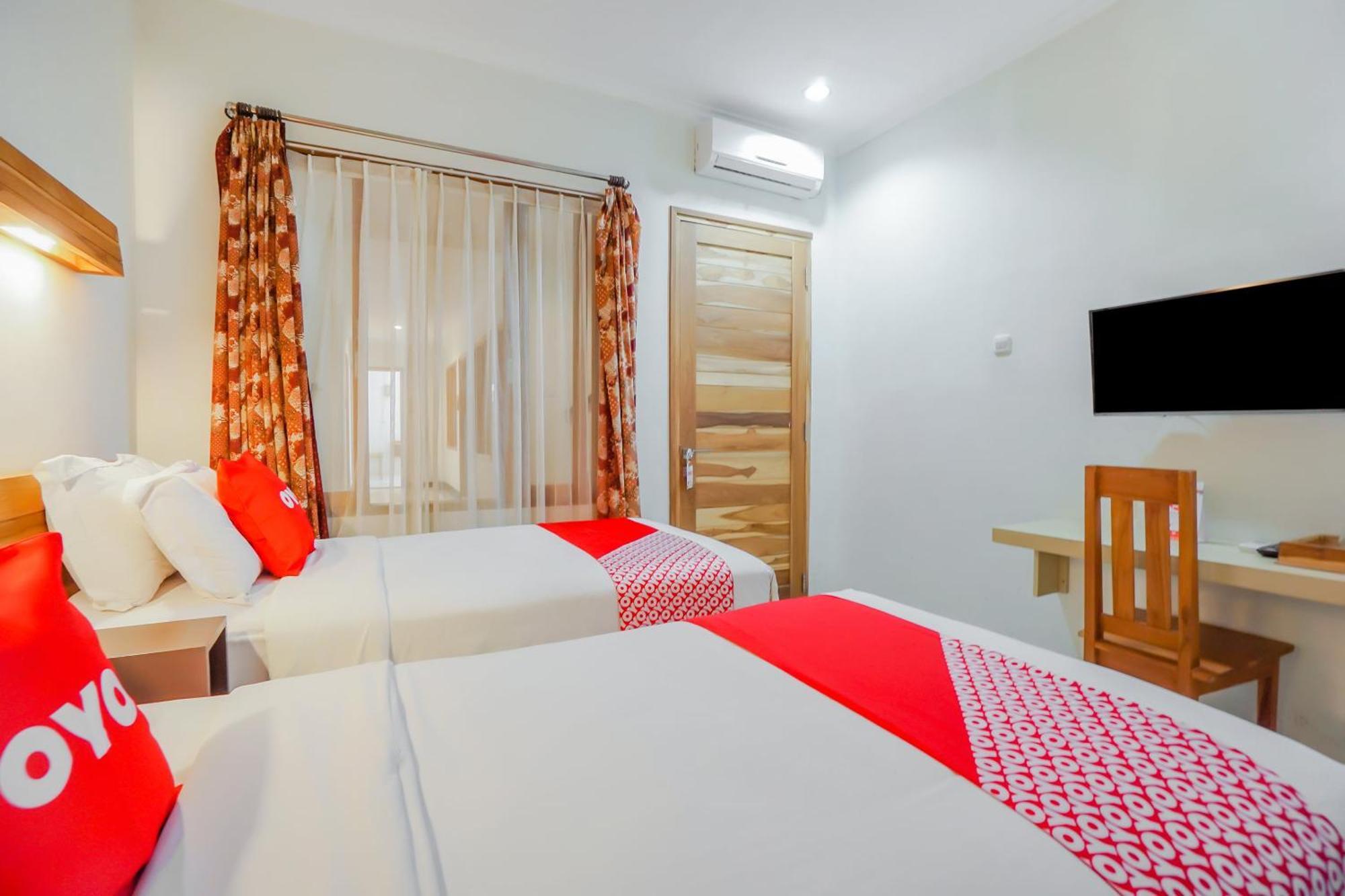 Oyo 90319 Angler Guest House Malang Exterior photo